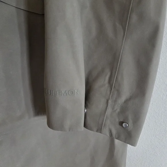 Lululemon Waterproof Fishtail Rain Coat Size Small NWT $298 Sheer Oak - Picture 6 of 16